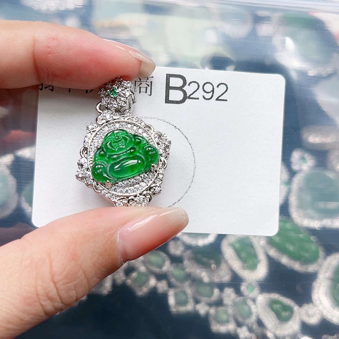 翡翠颈饰未镶嵌翡翠292