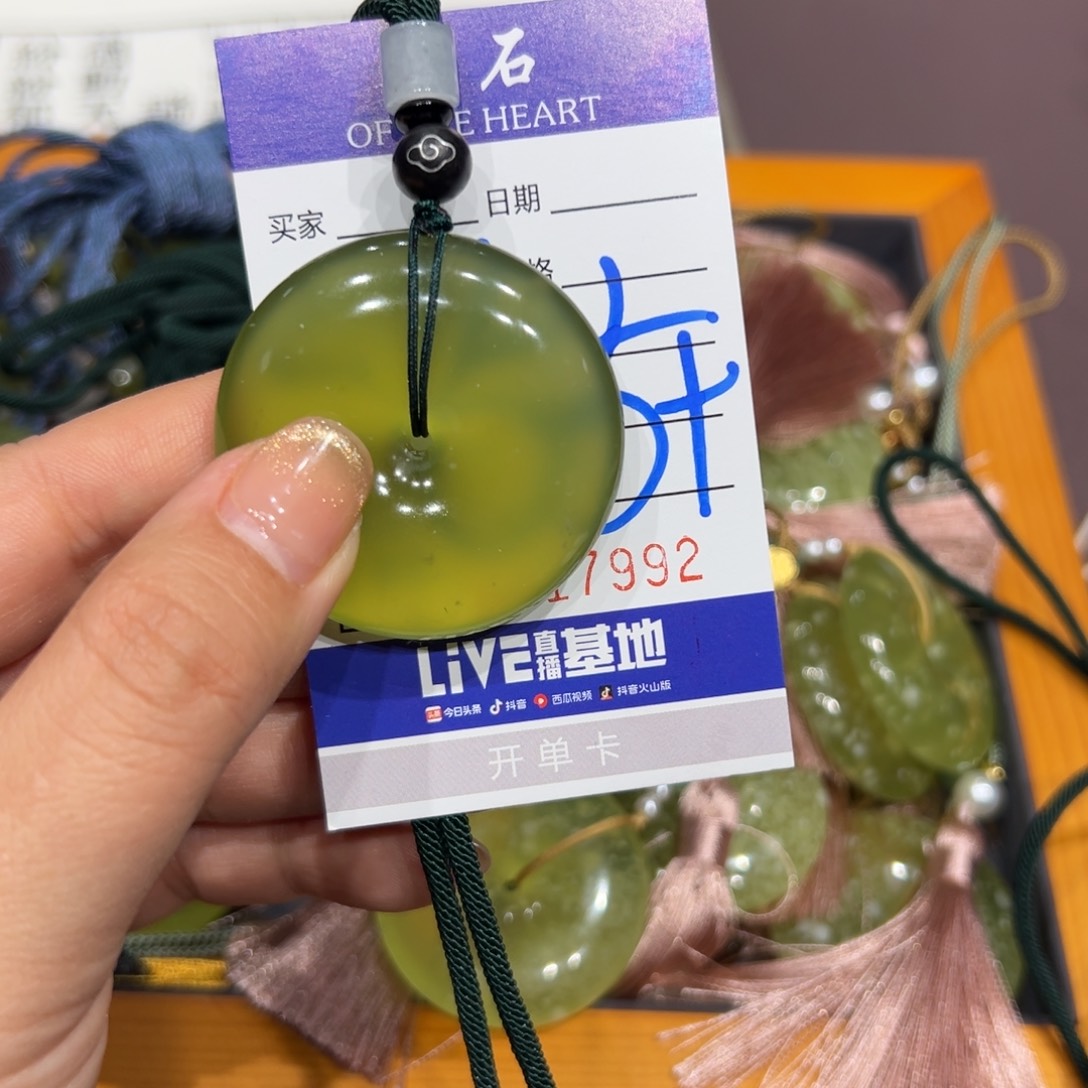 余***好蛇纹石玉未镶嵌手链