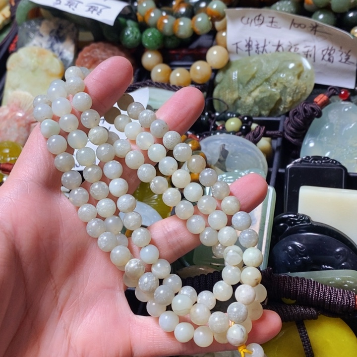 蛇纹石玉颈饰未镶嵌