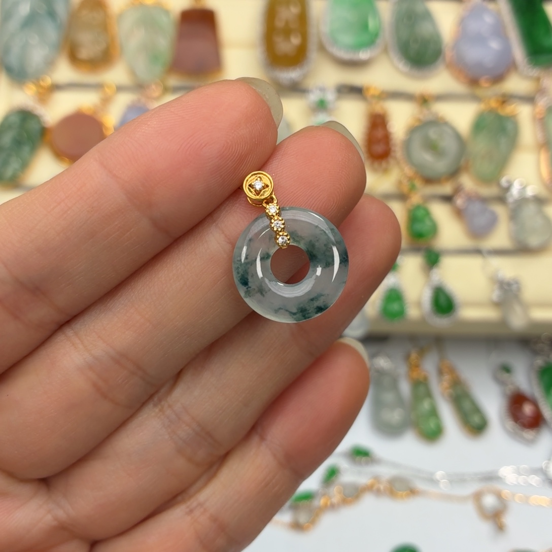 翡翠18K金镶嵌颈饰