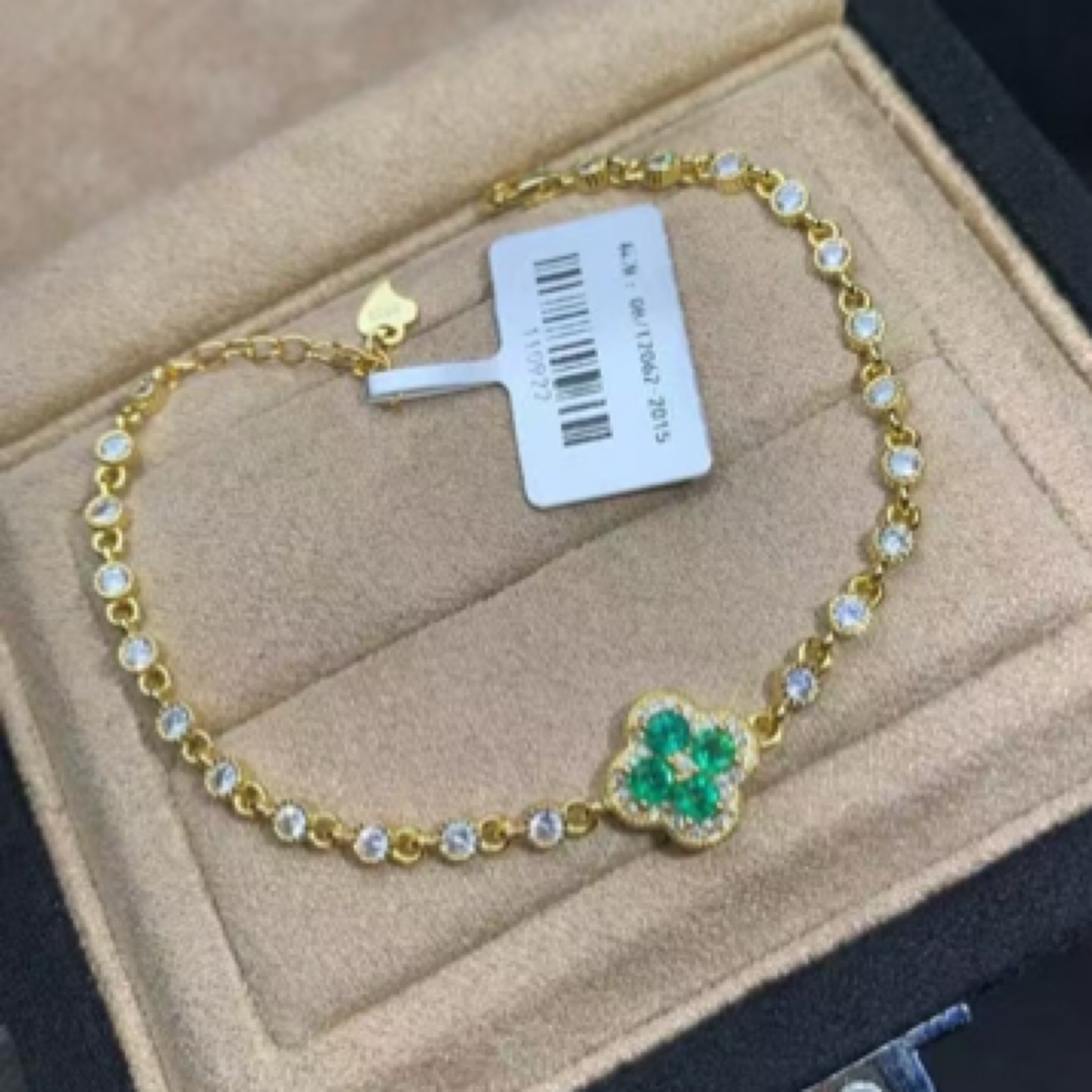 s925银镶嵌天然祖母绿手链，幸运四叶草设计，可调节链，简单大方款