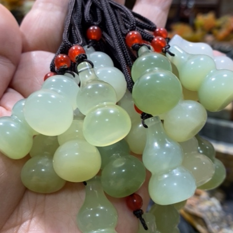 蛇纹石玉手把或挂件未镶嵌