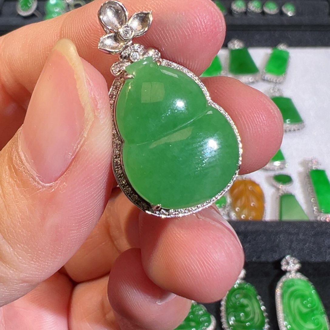 【闪购商品】翡翠吊坠(不含链)18K金镶嵌