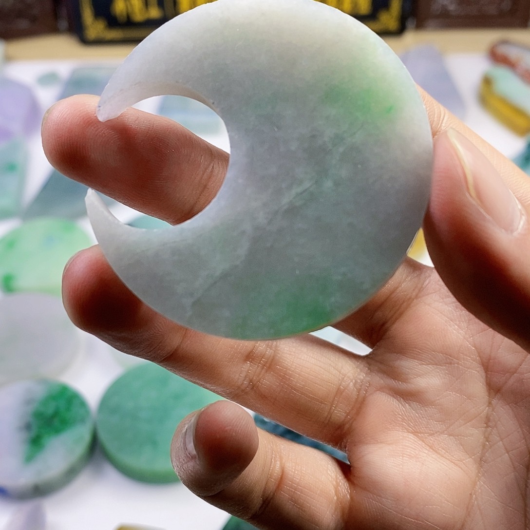 翡翠未镶嵌颈饰翡翠