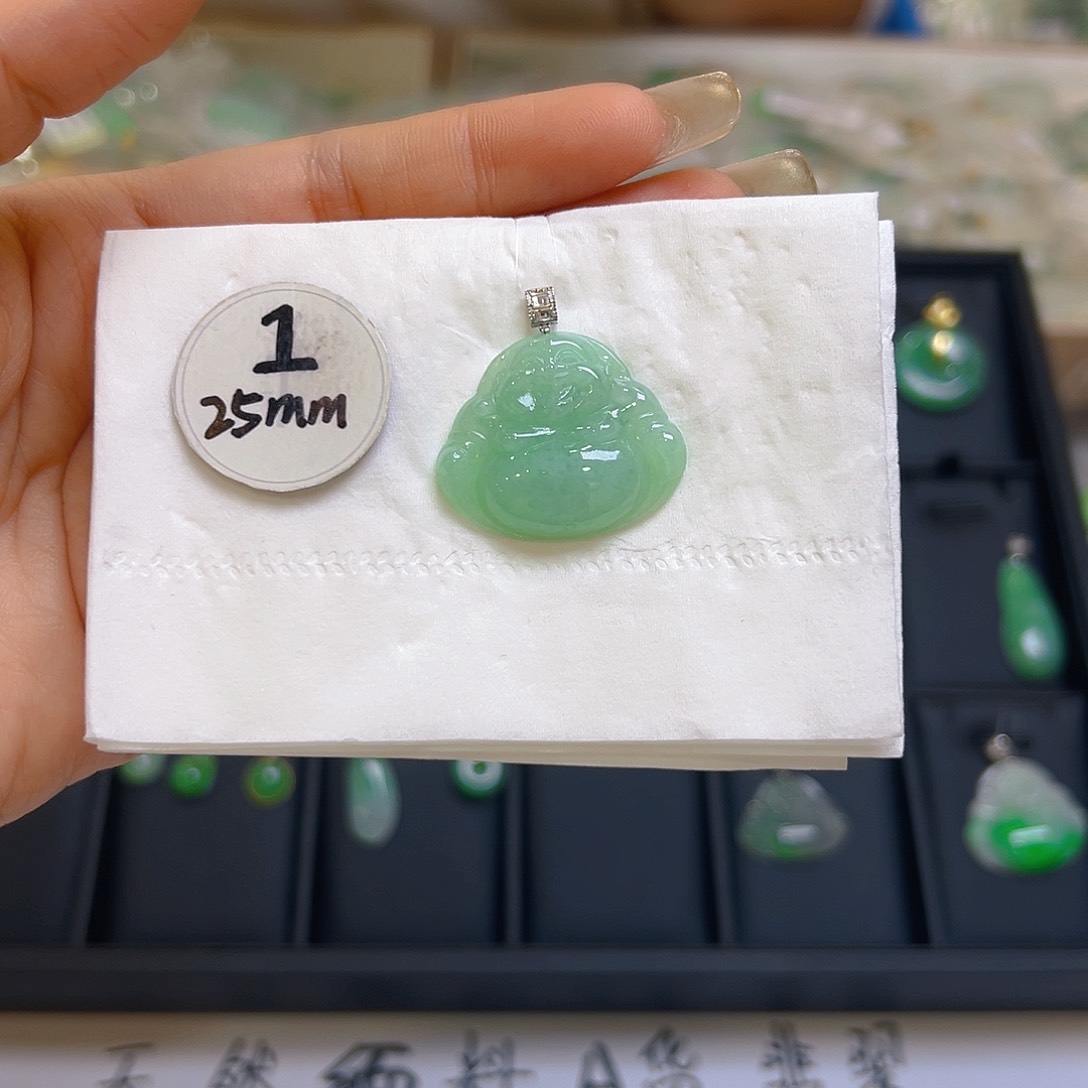 翡翠颈饰18K金镶嵌翡翠