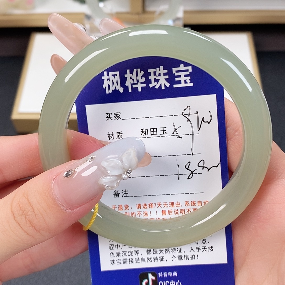 和田玉手镯未镶嵌