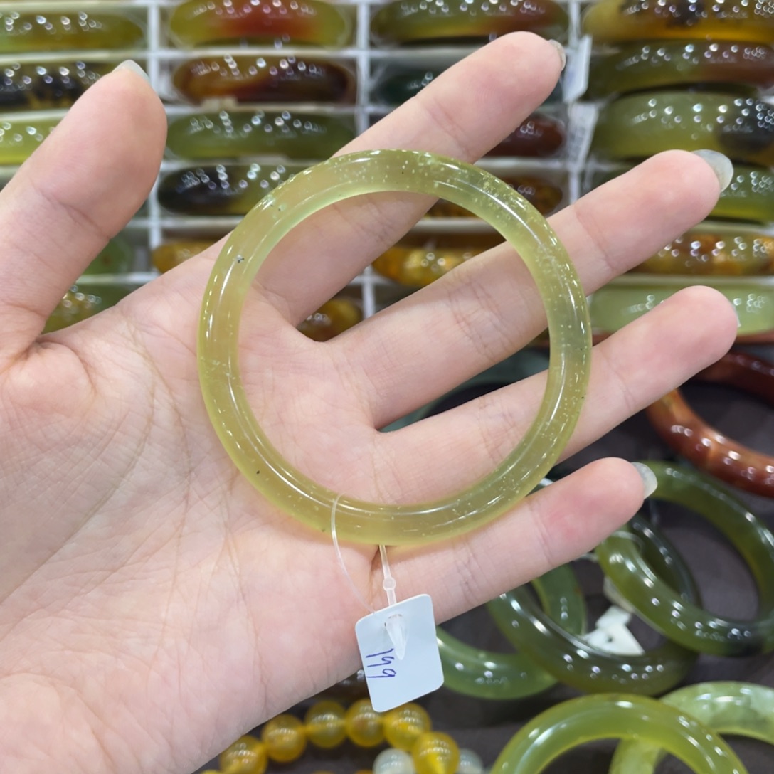 似***9未镶嵌蛇纹石玉手镯