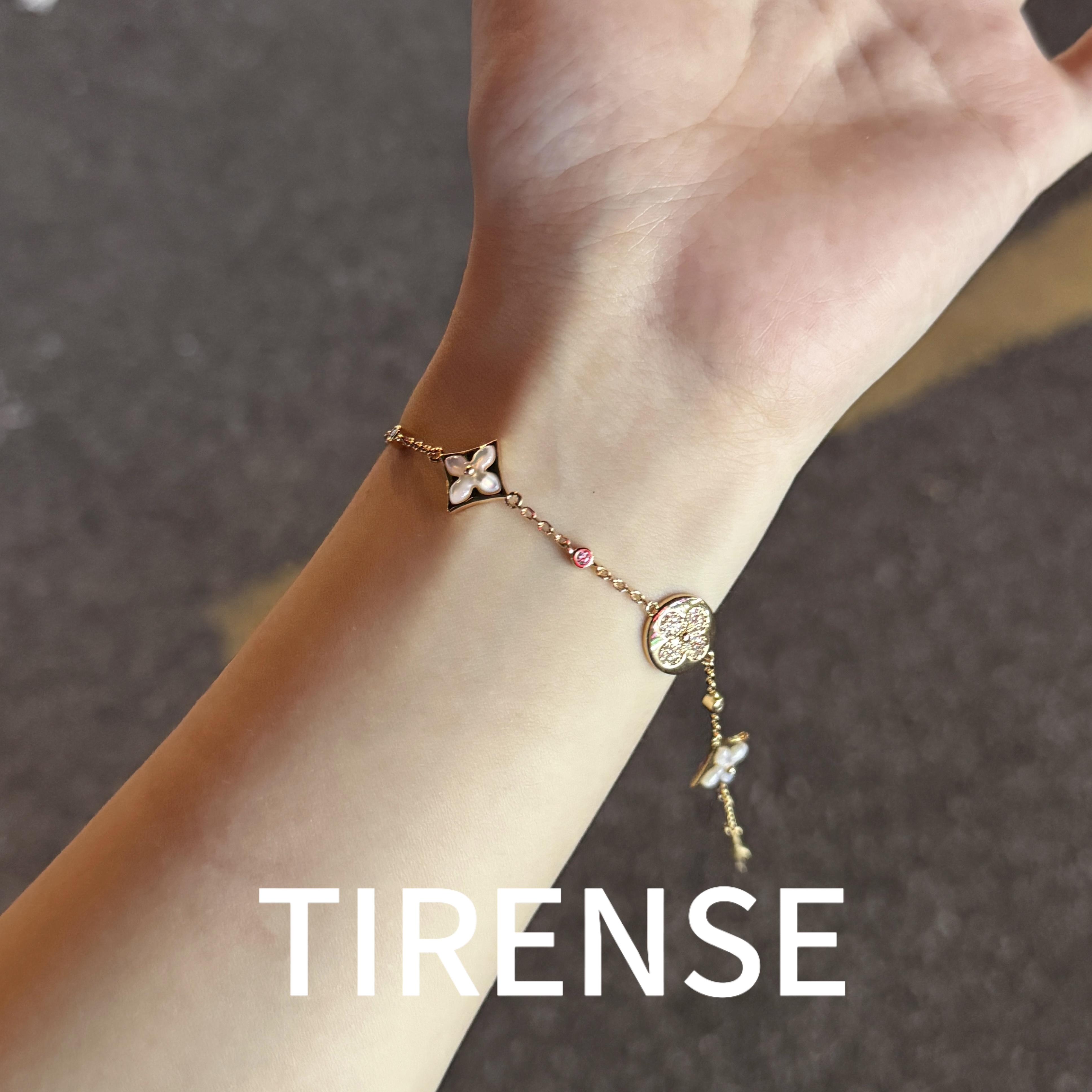 铜合金手链 镀18K金设计师款白贝满钻老花手链