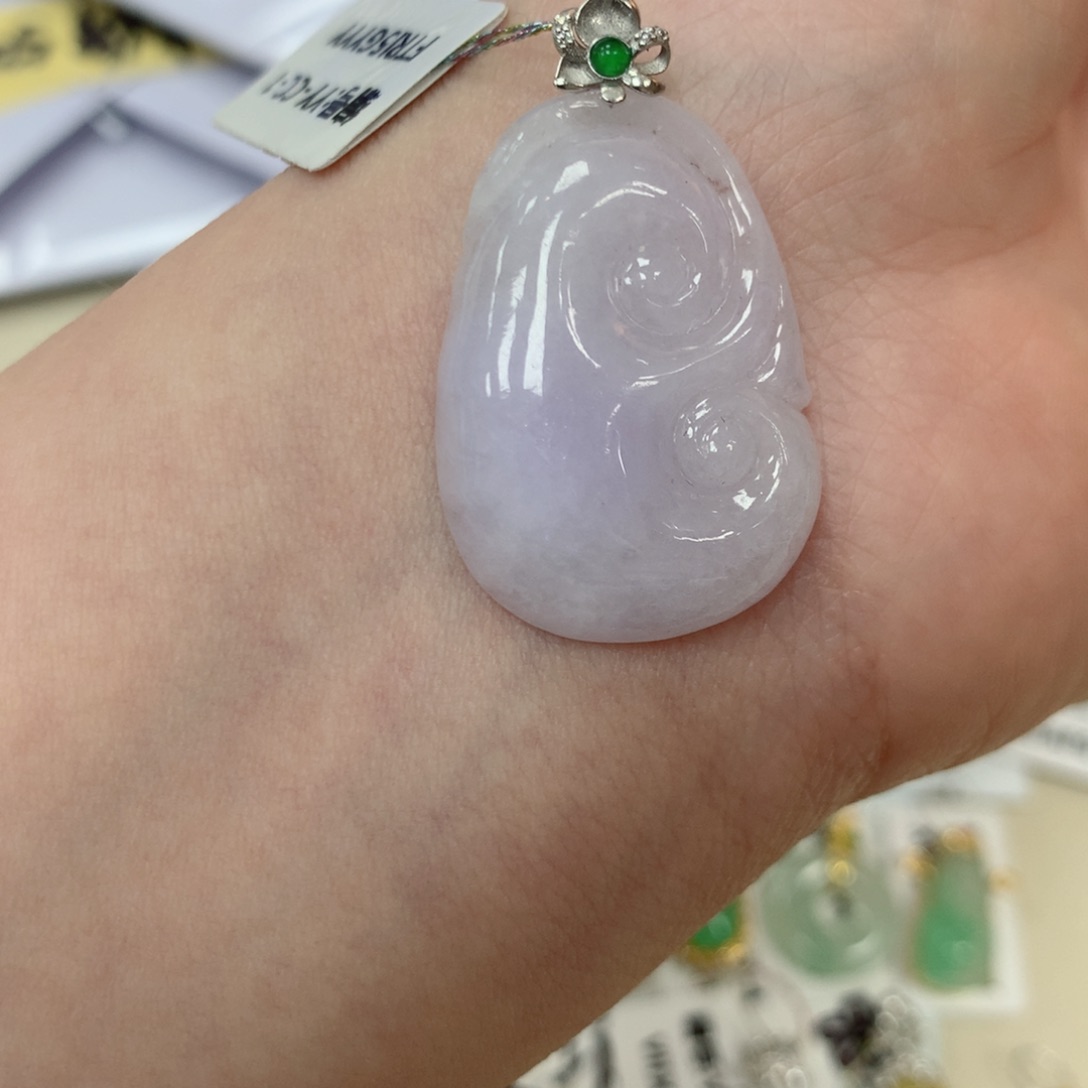 翡翠颈饰18K金镶嵌如意