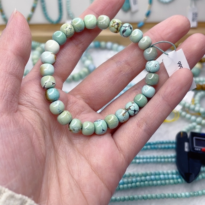 绿松石未镶嵌颈饰