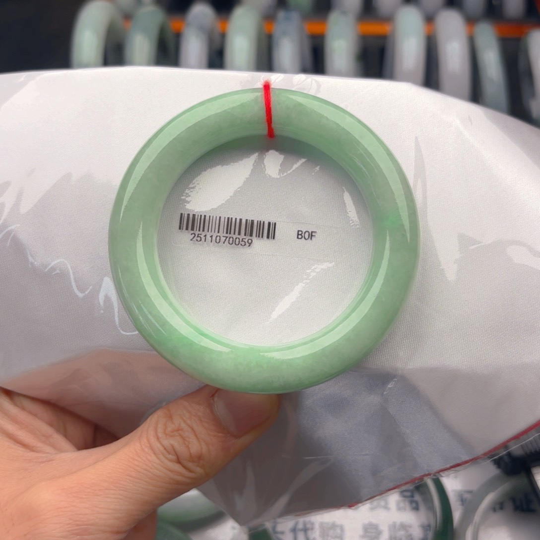 翡翠未镶嵌手镯5455x4. 57