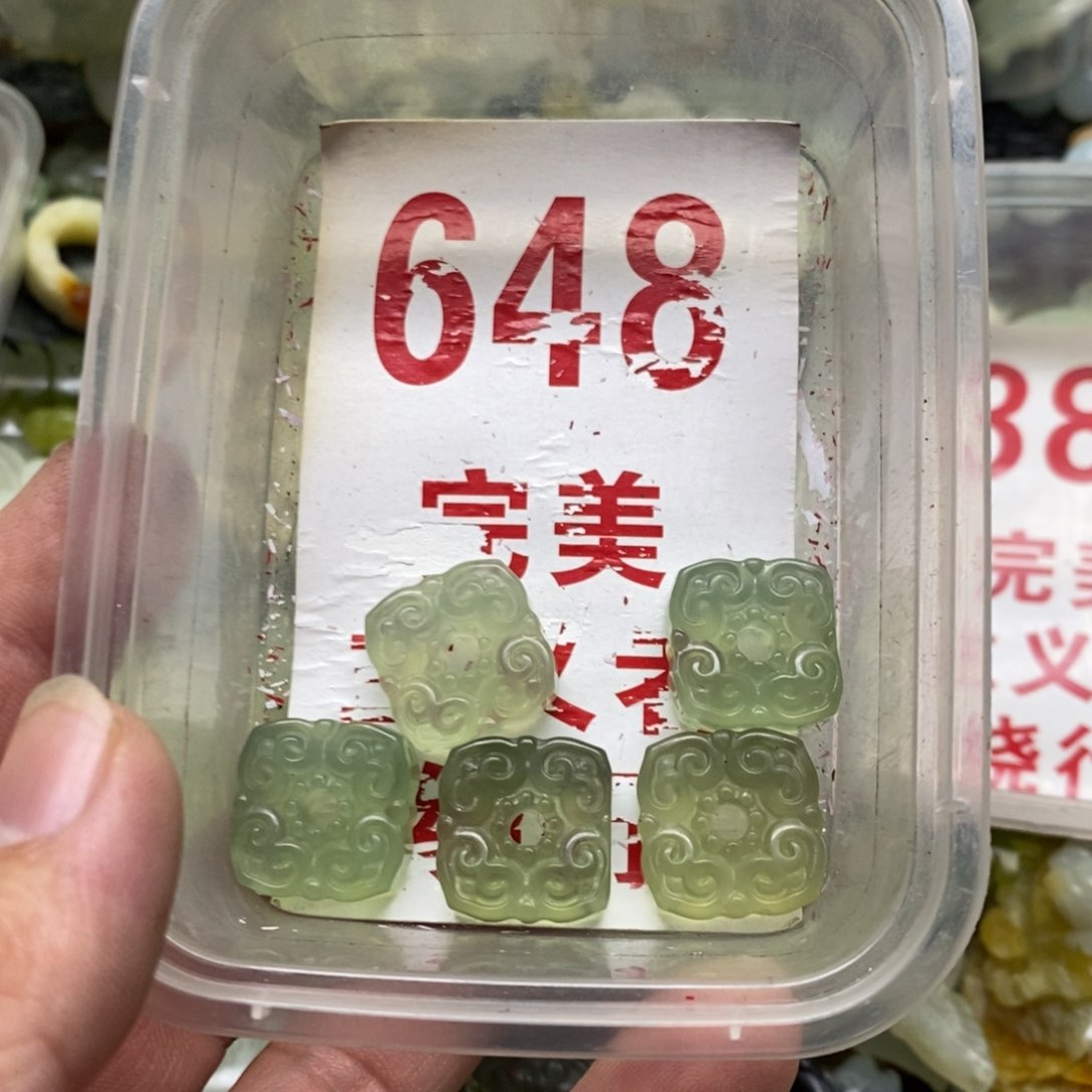 蛇纹石玉挂坠未镶嵌