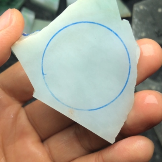 翡翠未镶嵌颈饰裸石