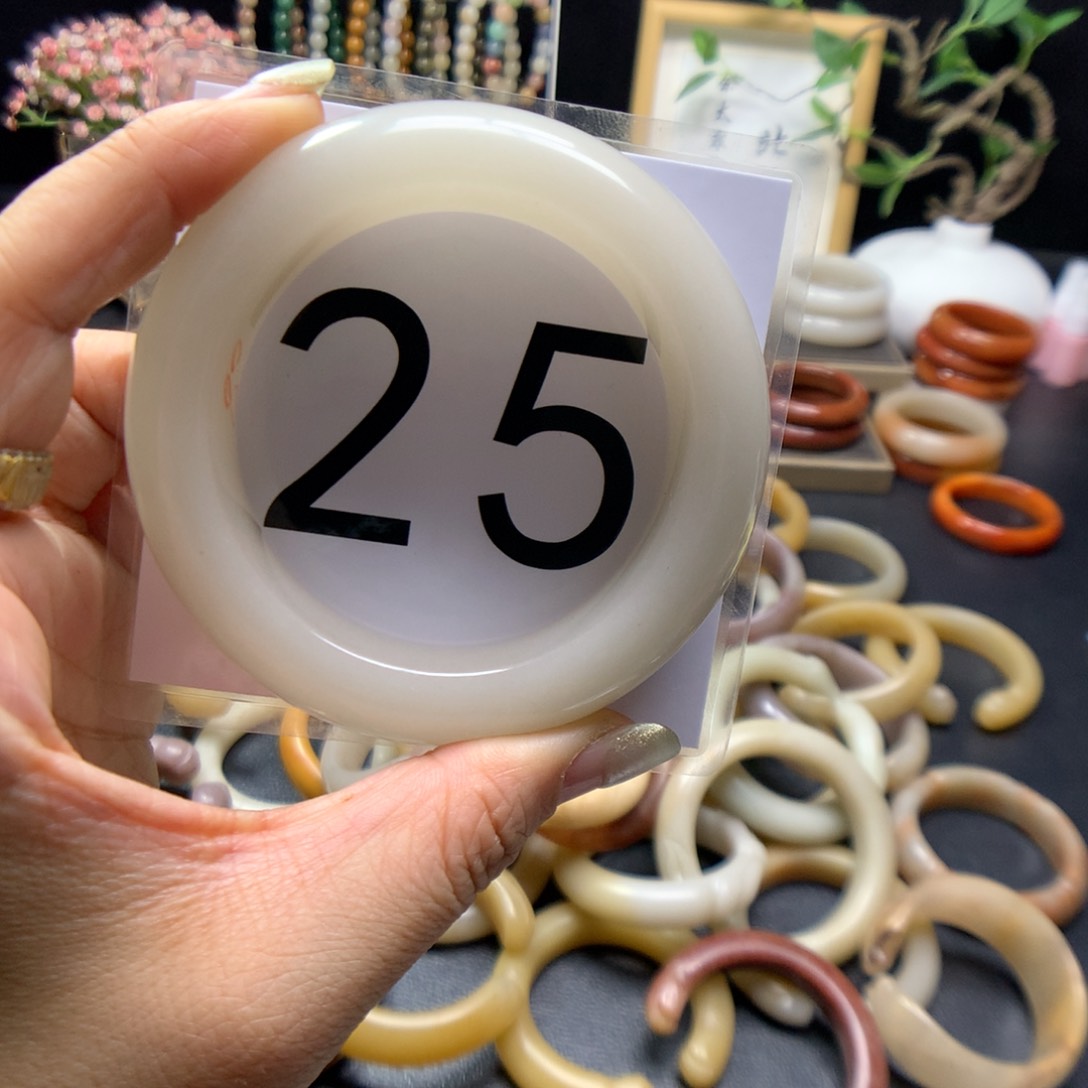 石英质玉手镯未镶嵌牛****丽