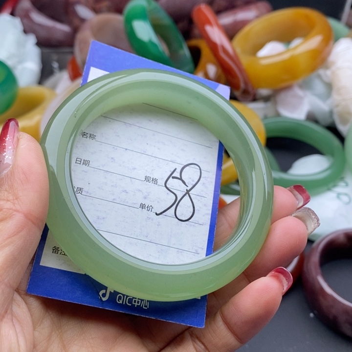 石英质玉手镯未镶嵌