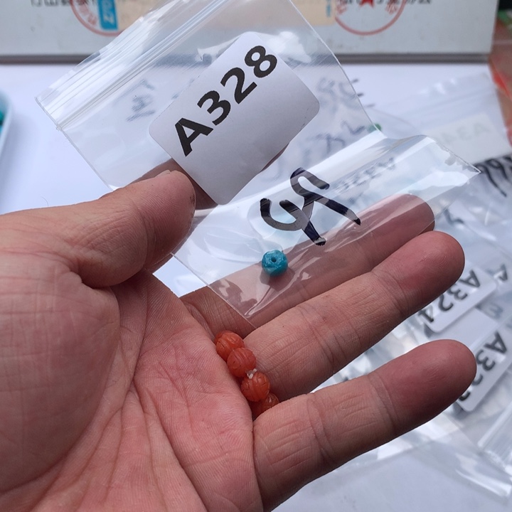 南红玛瑙未镶嵌珠宝奇石