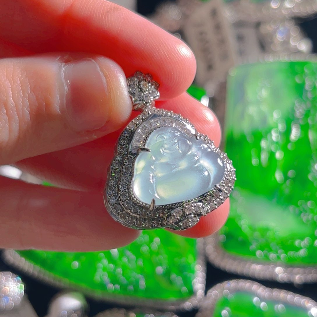 翡翠颈饰未镶嵌佛公