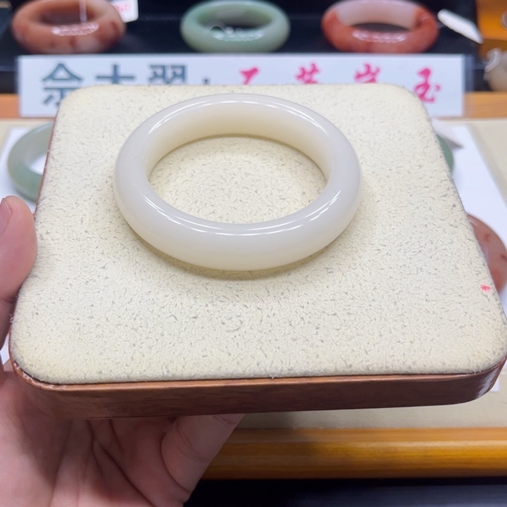 未镶嵌手镯石英质玉登****阁