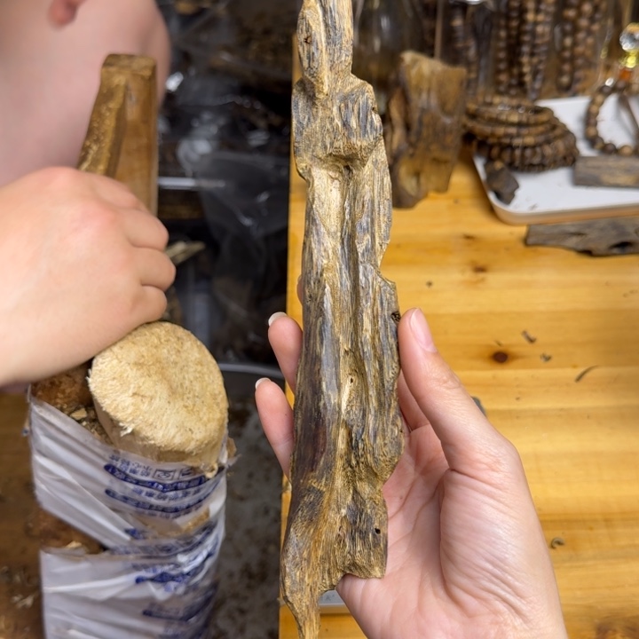 沉香沉香碎屑蓝宝石品种块料39克