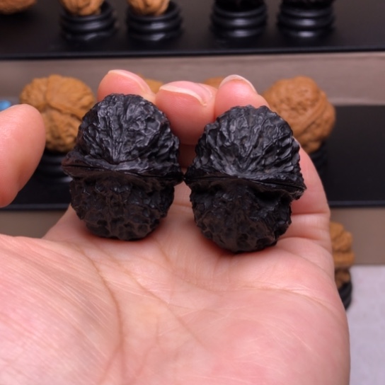 文玩核桃把件麒麟地闷47