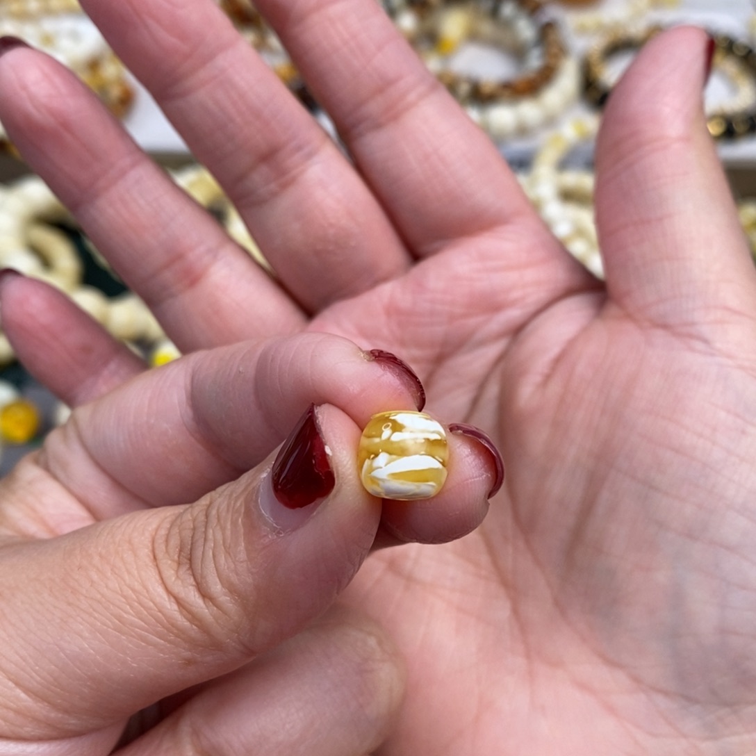 琥珀裸石未镶嵌金漆白老型单珠9×8.5