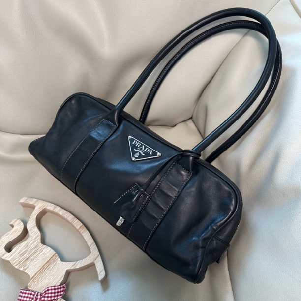 95新 Prada/普拉达 黑银长手柄保龄球单肩包 063313