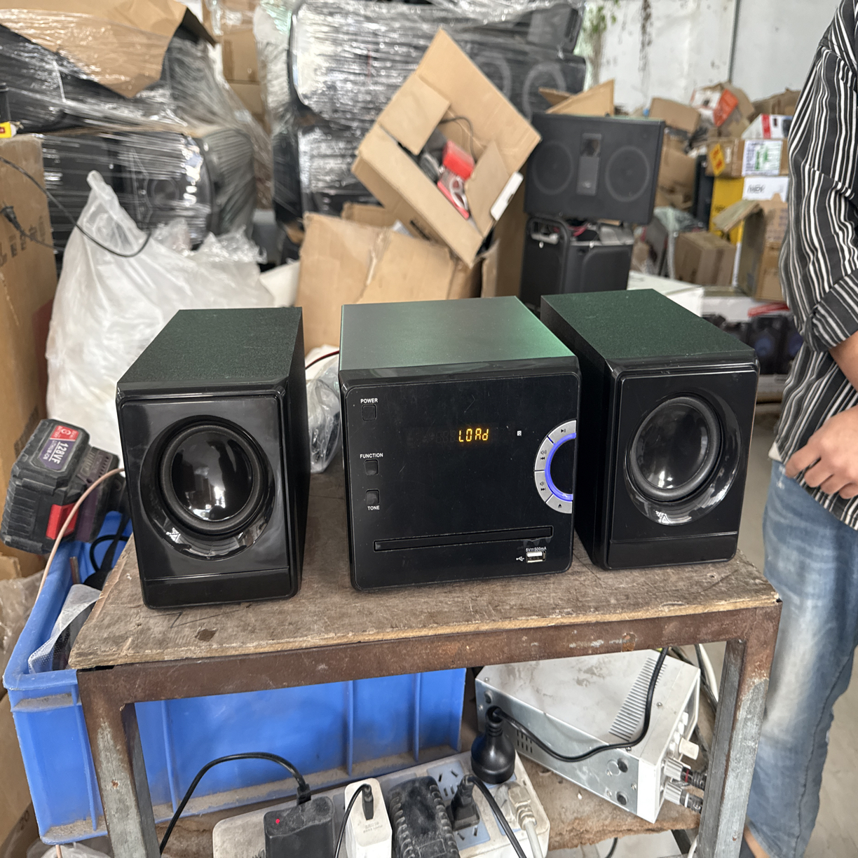 9新  插电款CD桌面音响，没有蓝牙，话筒用不了没有话筒插口