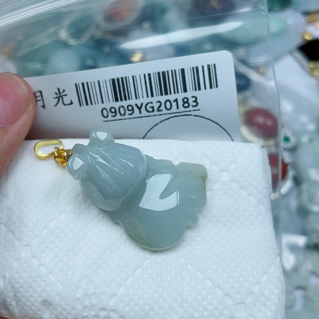 吊坠(不含链)未镶嵌翡翠