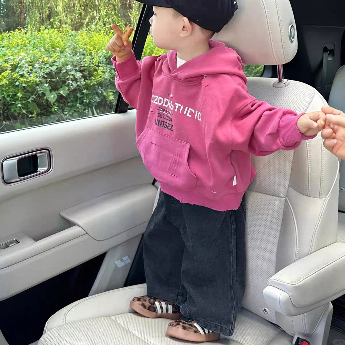 男童套装秋2025新款儿童时尚字母印花连帽上衣男孩百搭阔腿休闲裤