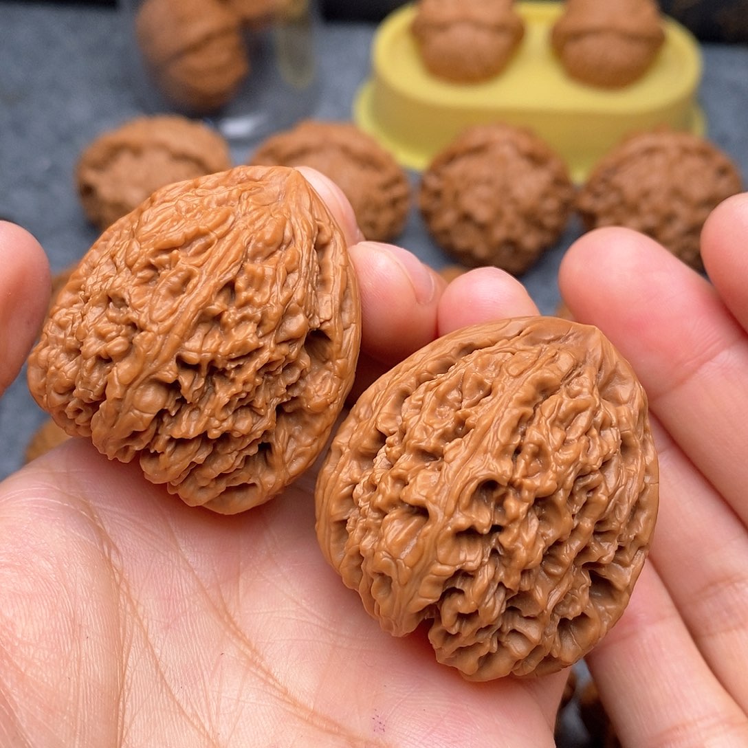 文玩核桃把件高炮凹底南疆石38.8