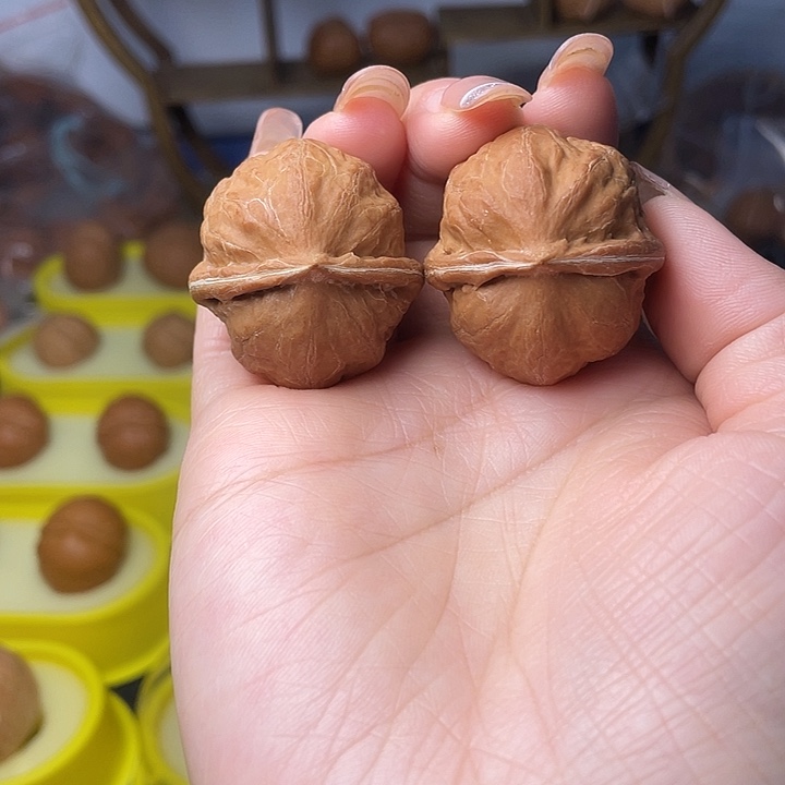 …***期文玩核桃吊坠元宝