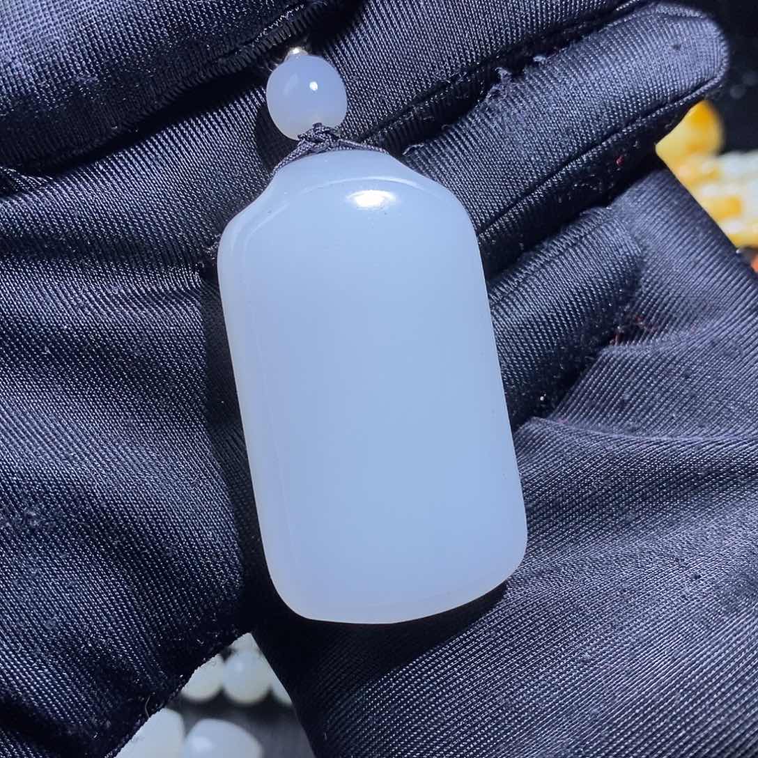 和田玉吊坠(不含链)未镶嵌光**歌