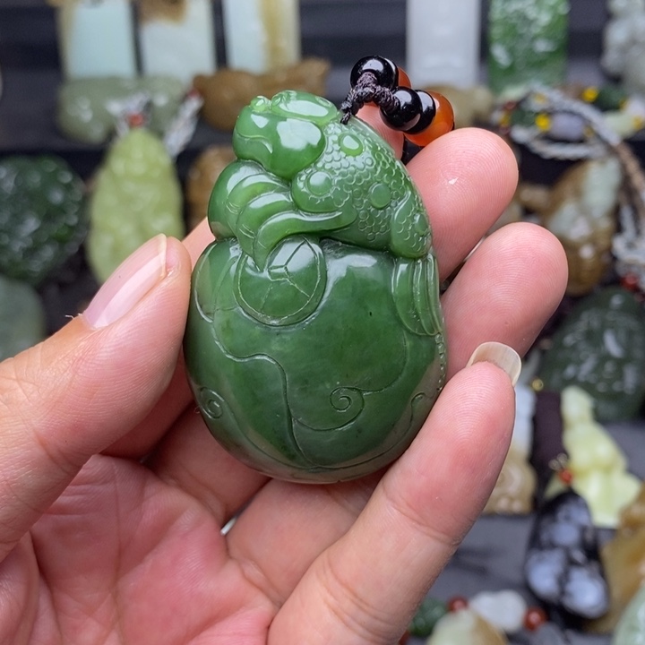 颈饰未镶嵌和田玉（糖玉）