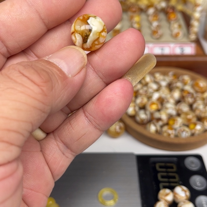 琥珀裸石未镶嵌37号