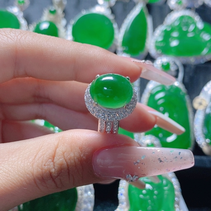 翡翠颈饰未镶嵌