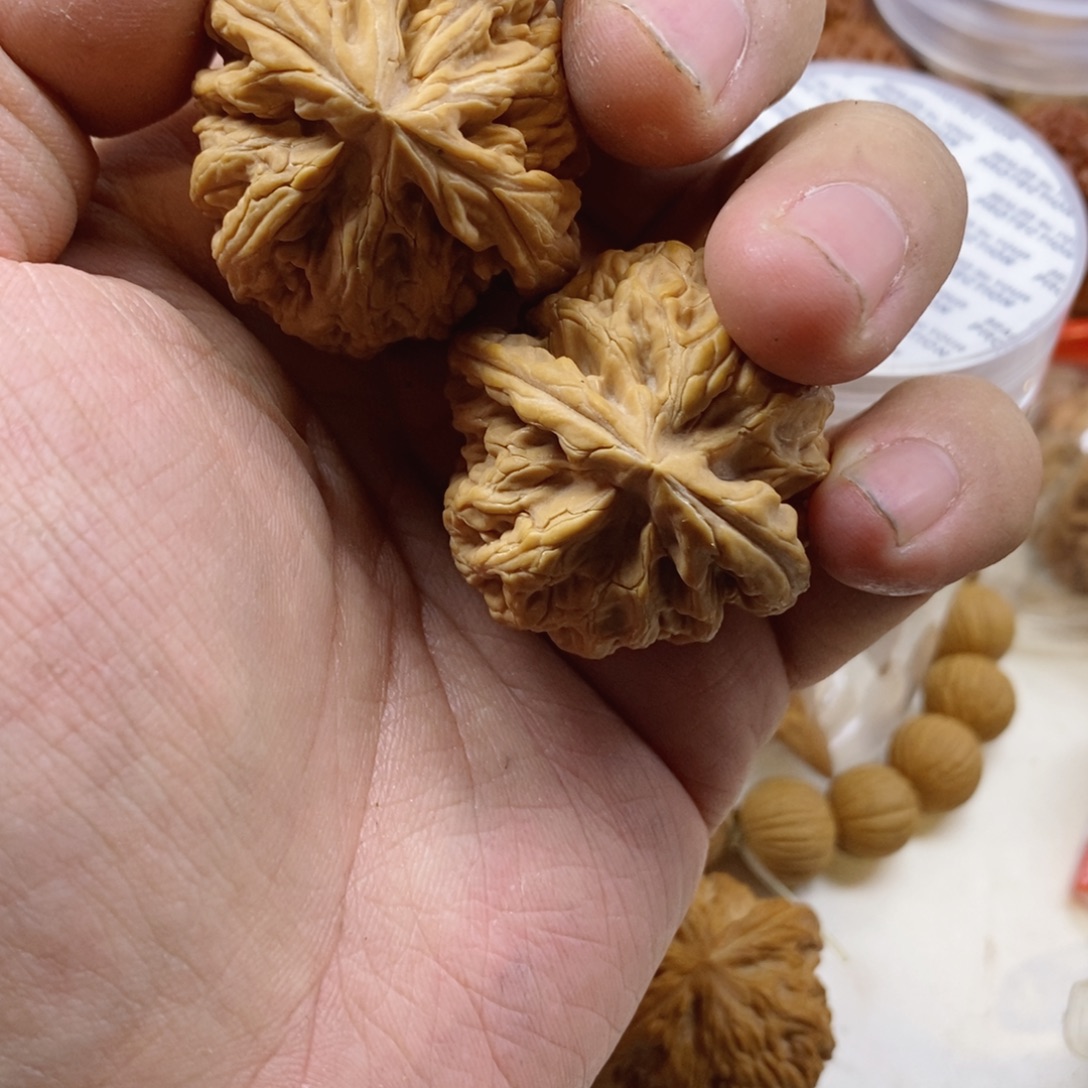 文玩核桃手把件39全品红锦鲤