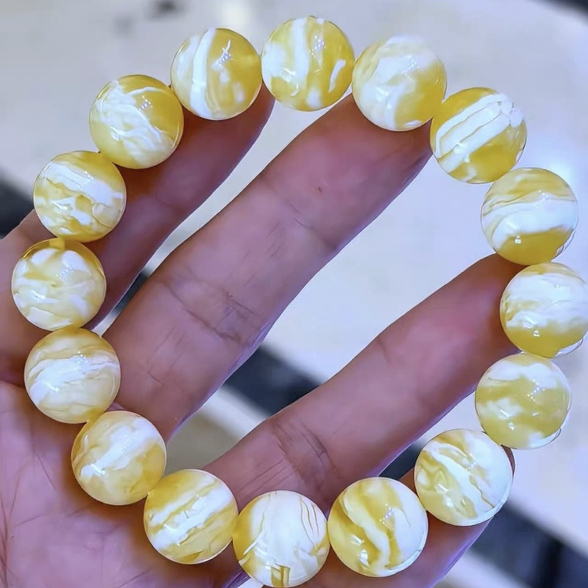 13+金磁白菊底琥皮纹蜜蜡圆珠手串女款气质时尚百搭黄色雕刻老型