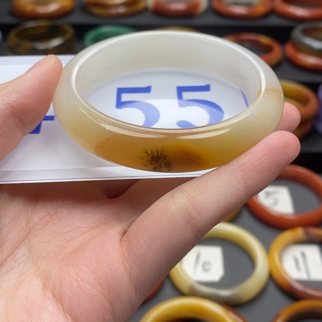 石英质玉（黄龙玉）手镯未镶嵌