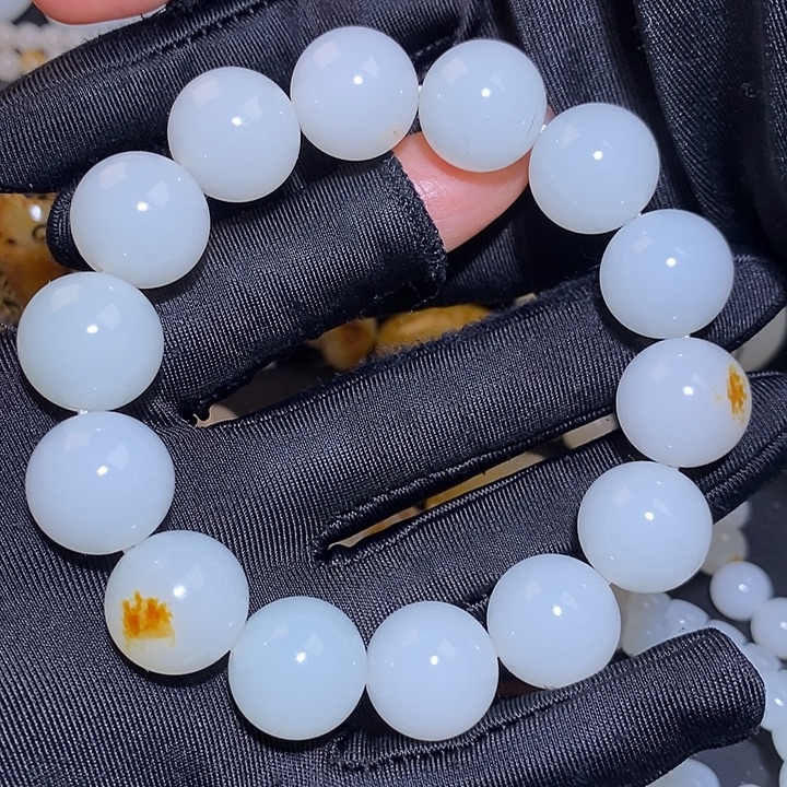 笑***生和田玉未镶嵌手链