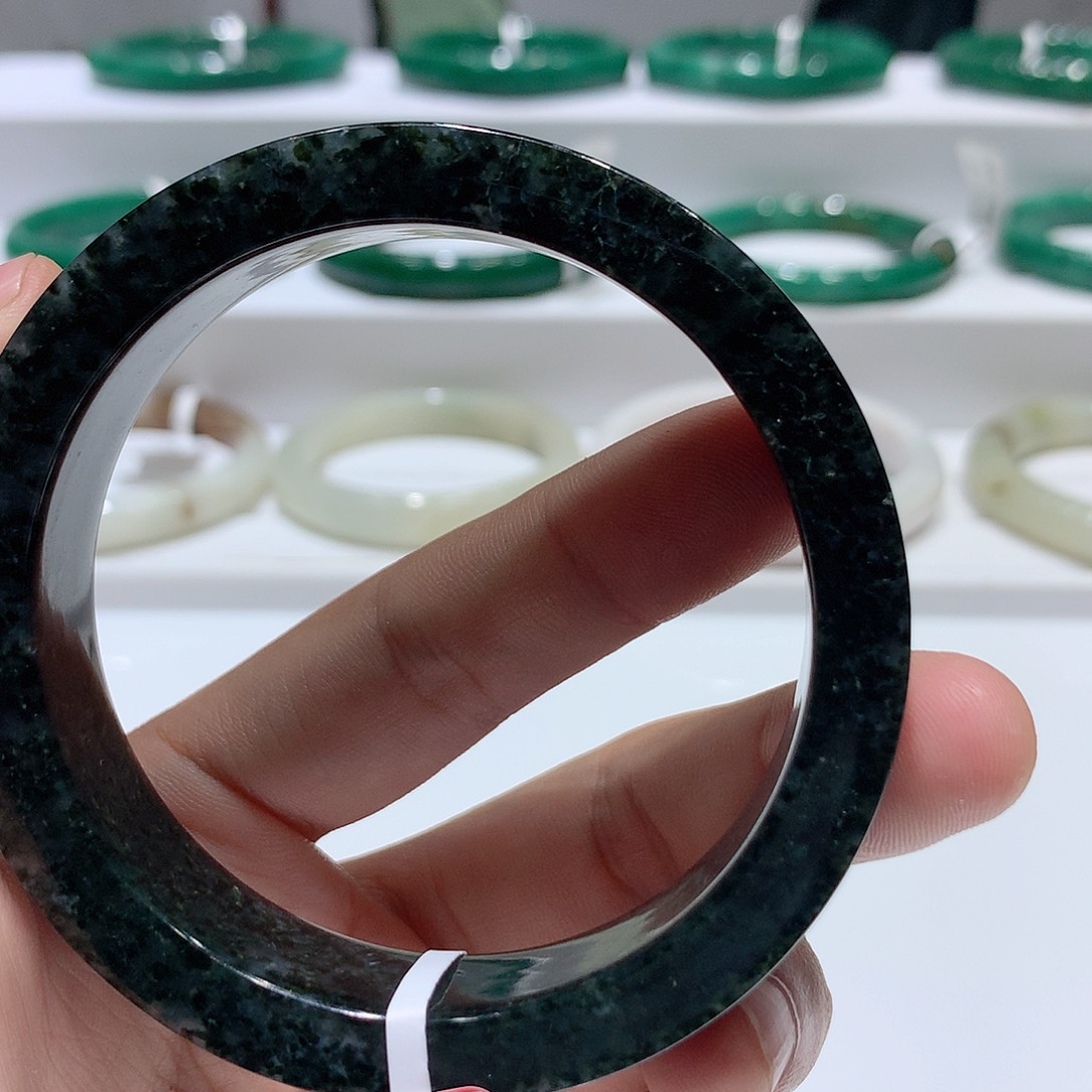 独山玉手镯未镶嵌