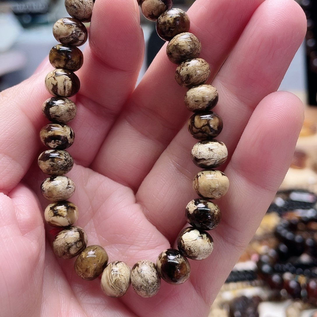 琥珀裸石未镶嵌花九