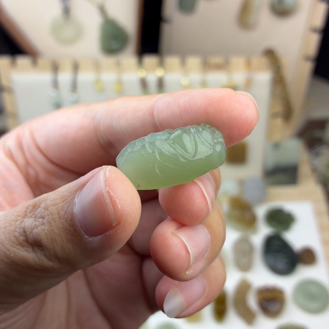 和田玉未镶嵌颈饰有瑕不退不换