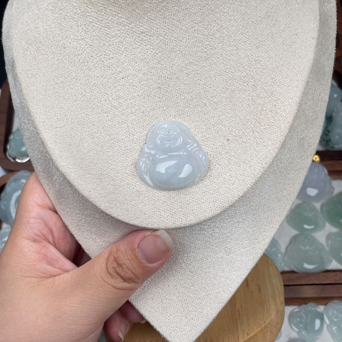 翡翠未镶嵌颈饰佛公