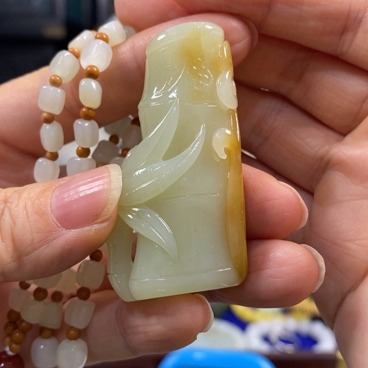 达***a和田玉未镶嵌颈饰