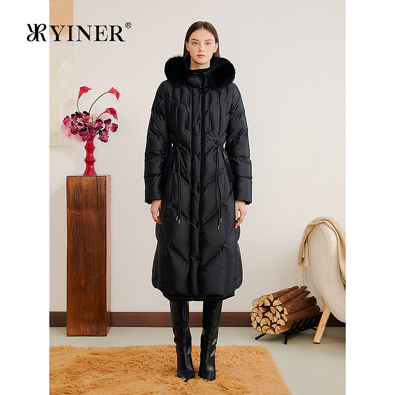 YINER音儿专选2025冬季新款法式柔光缎面狐狸毛领连帽长款羽绒服