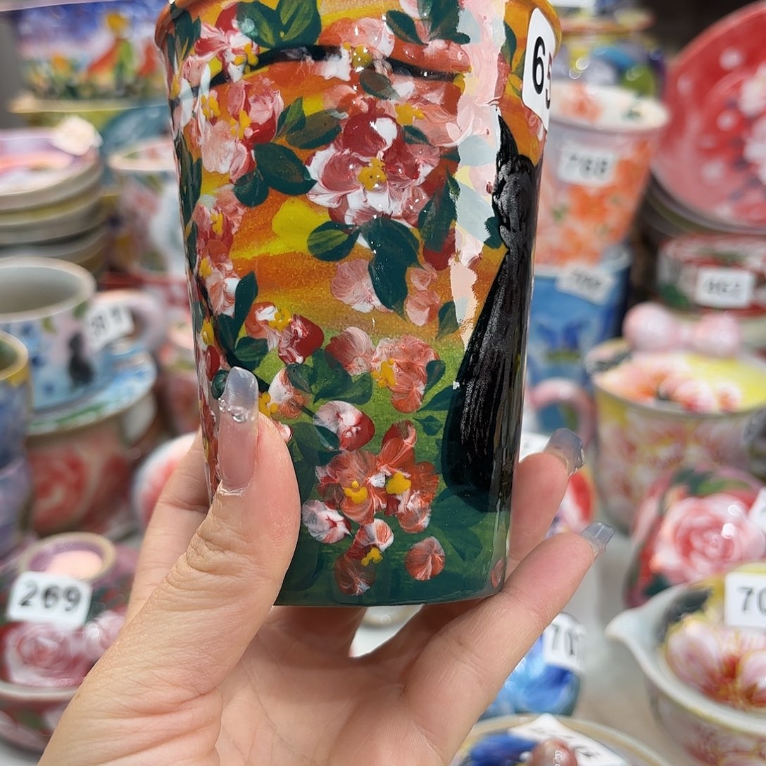 瓷片在这部影片当中饰上黑色