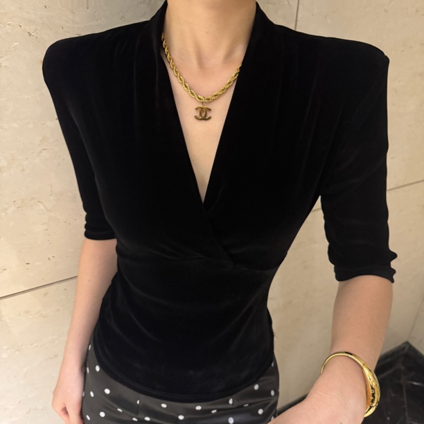 V领轻奢INS风宴会名媛气质设计感中袖泡泡袖T恤植绒弹力薄款透气