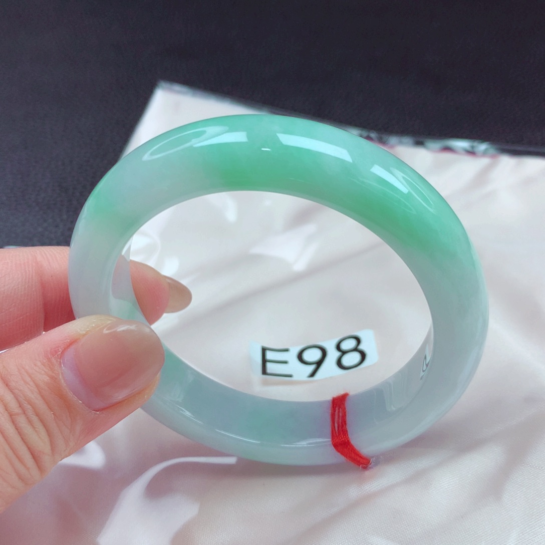 翡翠手镯未镶嵌手镯88