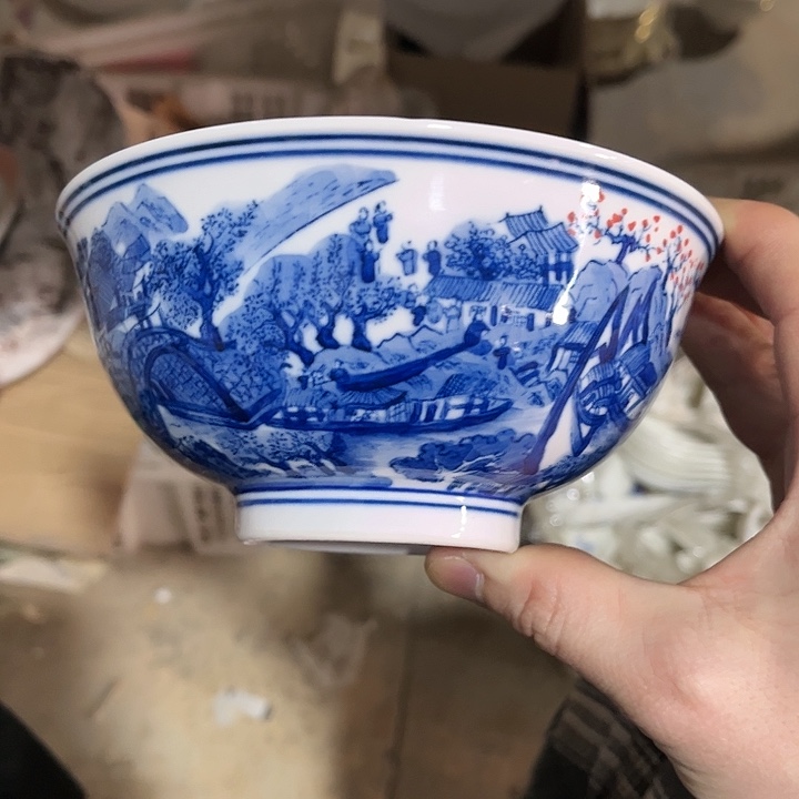 瓷片/////直径15厘米。红西西。