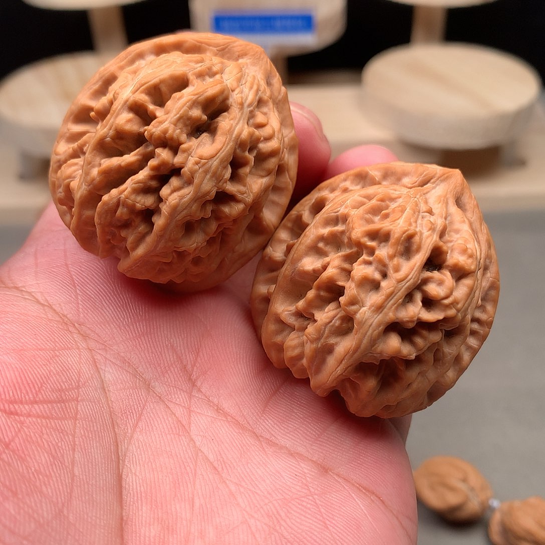 桃核吊坠三羊骨粗筋